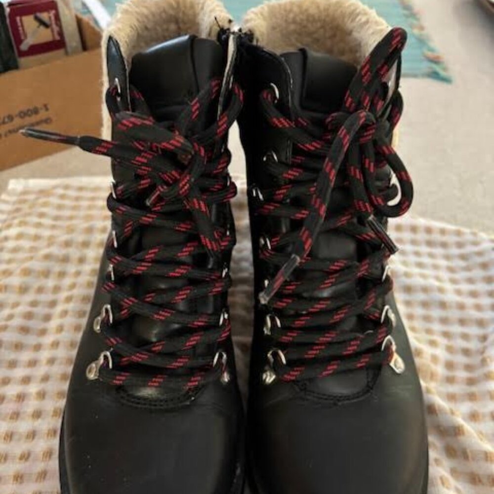 Steve Madden Black lace up boots with faux fur trim, size 8M